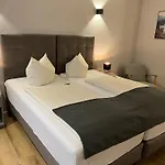 Hotel Senator Hotel