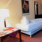 Hotel Senator