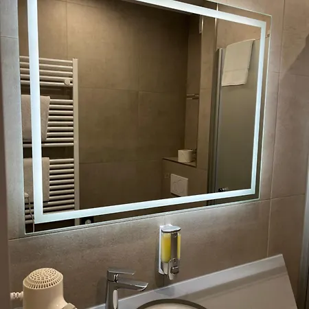 Hotel Senator