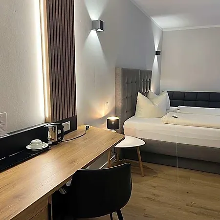 Senator Otel