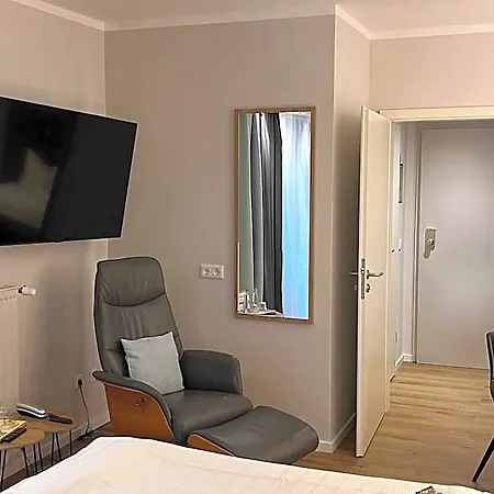 Senator Otel